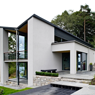 Verarbeitung von Baumit SilikonColor an einer Fassade